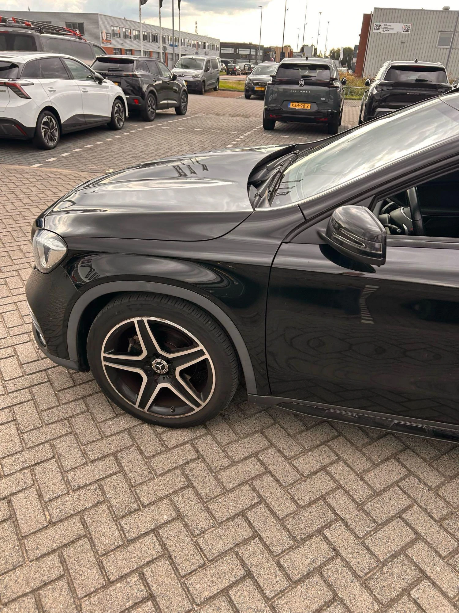 Mercedes-Benz-GLA-image-20