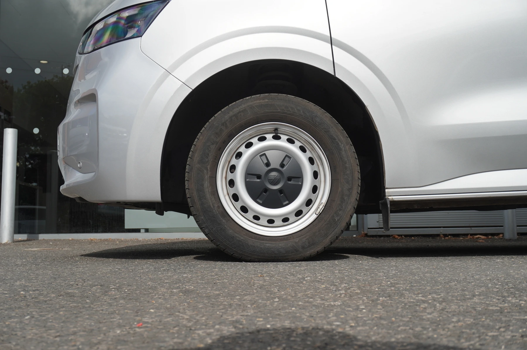 Volkswagen-Transporter-image-4
