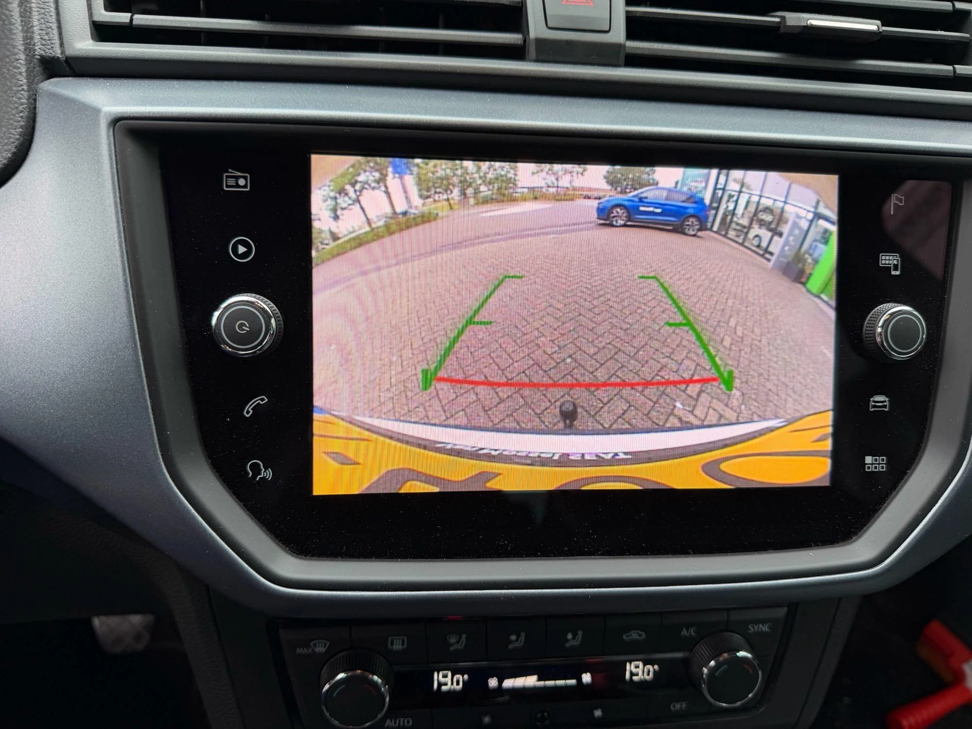 SEAT-Arona-image-4