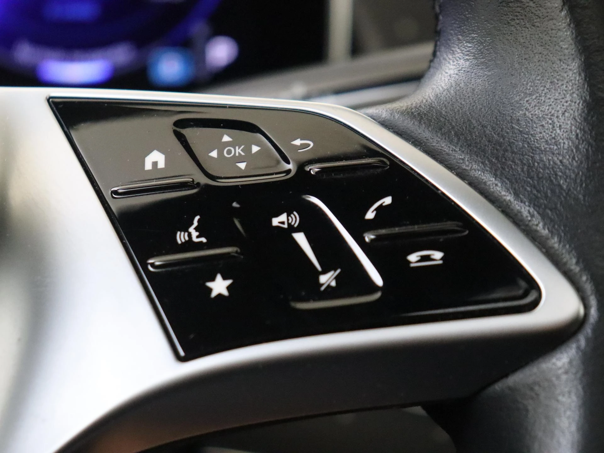 Mercedes-Benz-EQE-image-12
