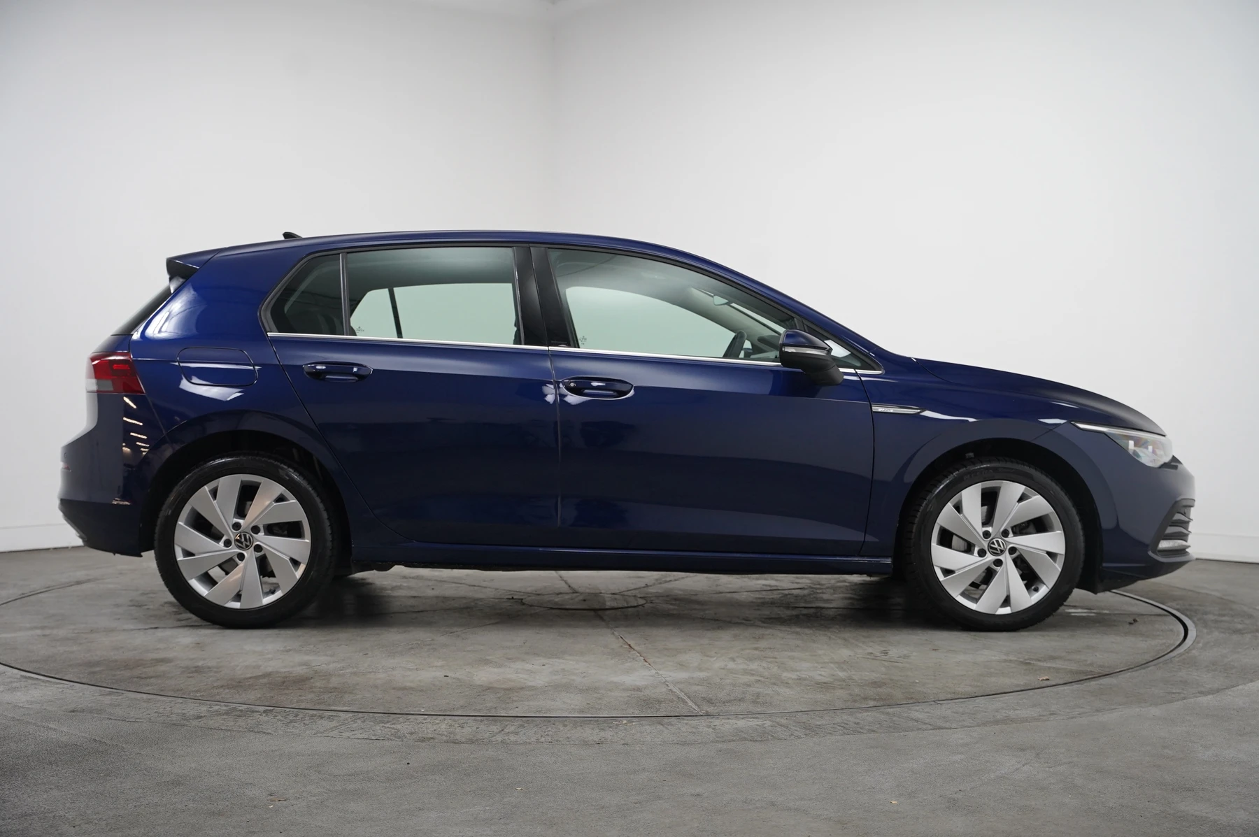 Volkswagen-Golf-image-3