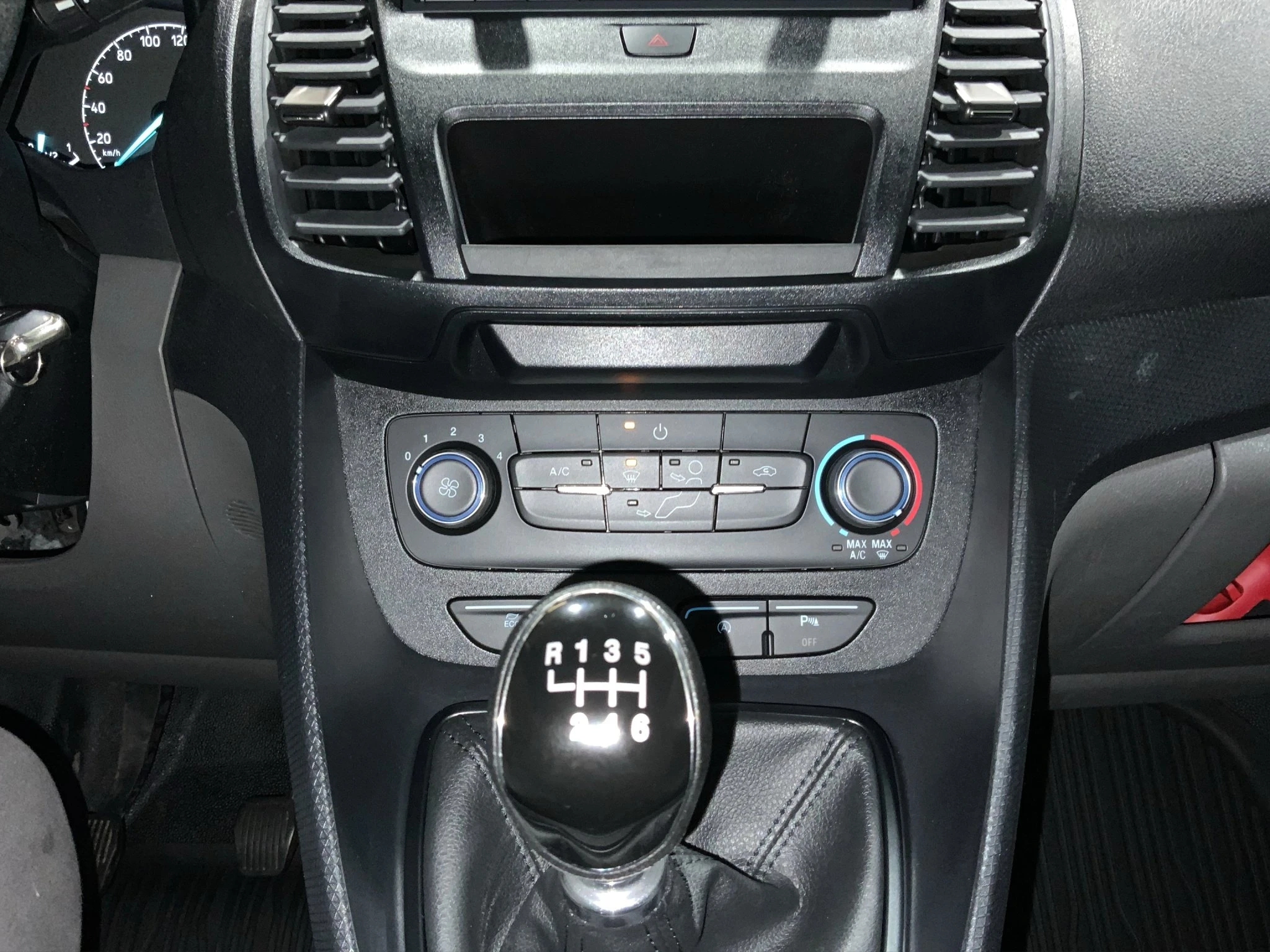 Ford-Transit Connect-image-12