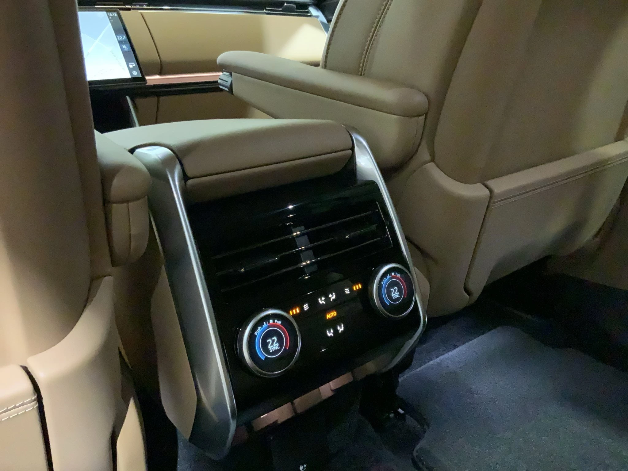 Land Rover-Range Rover-image-22