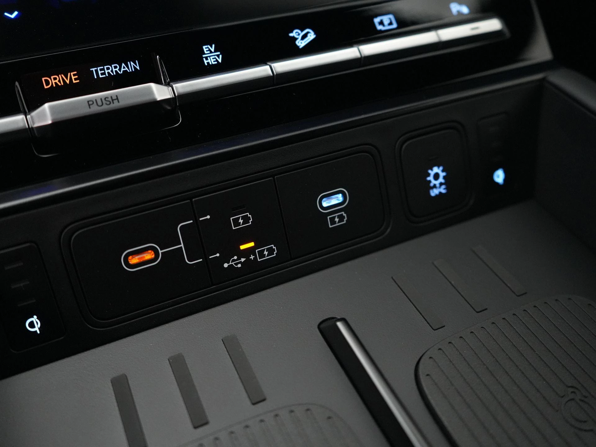 Hyundai-Santa Fe-image-19