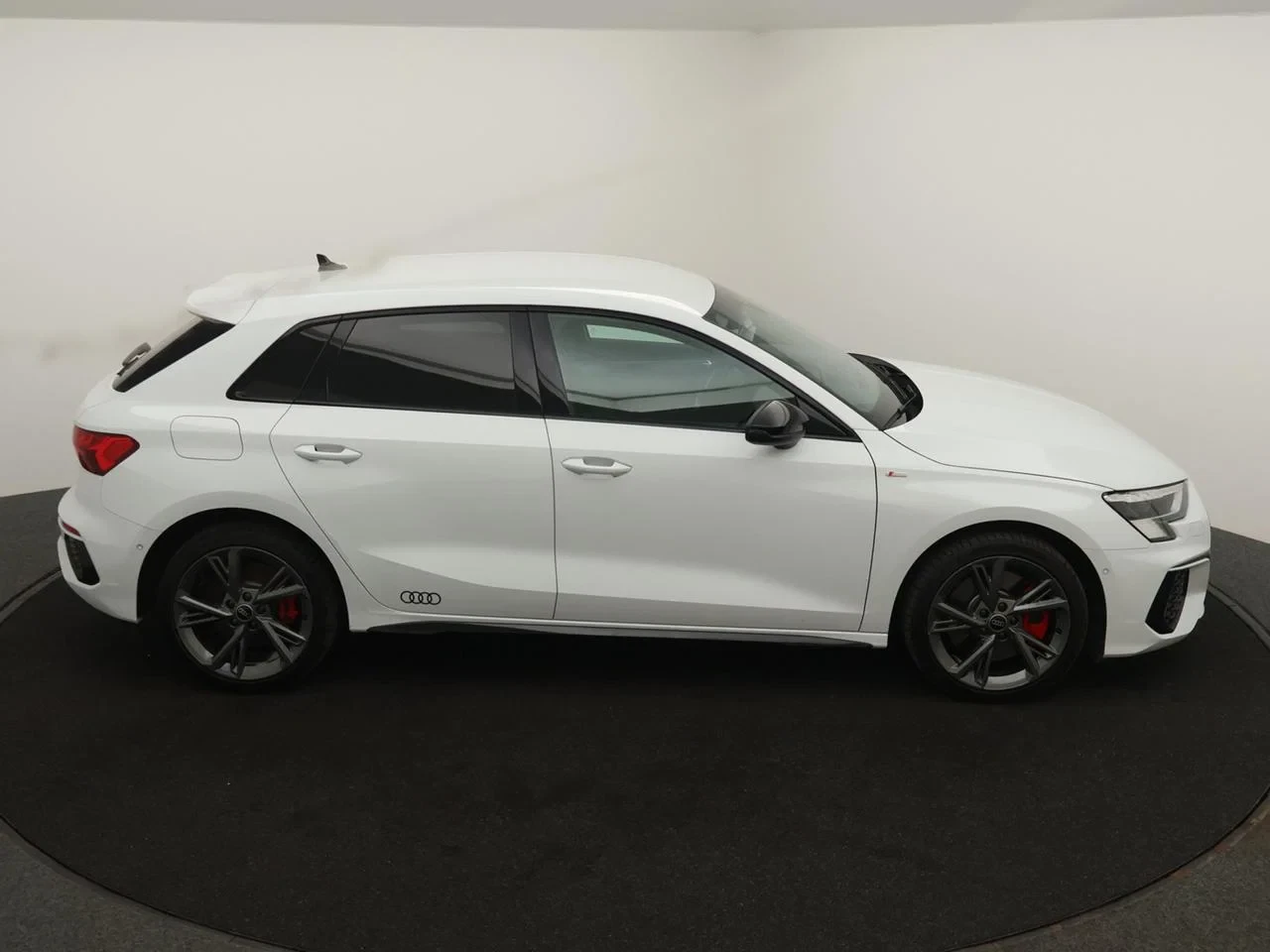 Audi A3 Sportback PHEV Audi A3 Sportback Competition 45TFSIe 245PK *AUTOMAAT*3X S-LINE*CAMERA*PDC*SPORTZETELS*ACC*NAVI*APP-CONNECT*...*