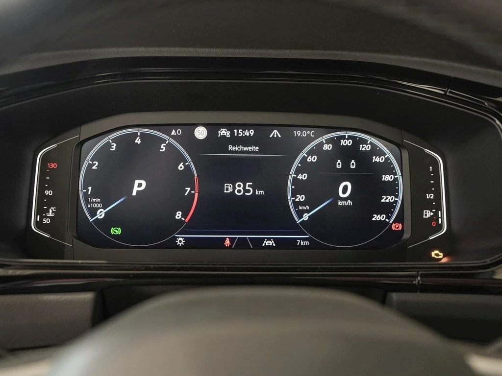 Volkswagen-T-Roc-image-13