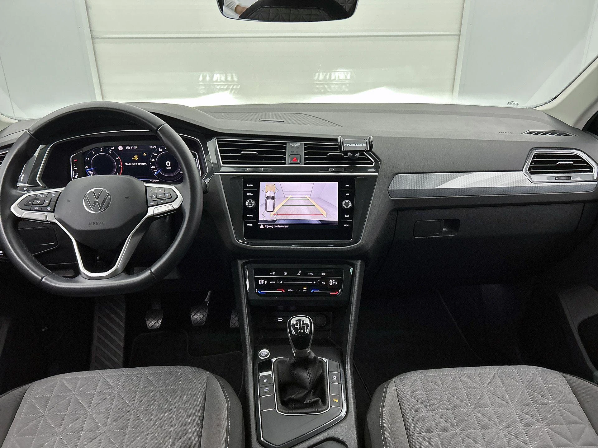 Volkswagen-Tiguan-image-18