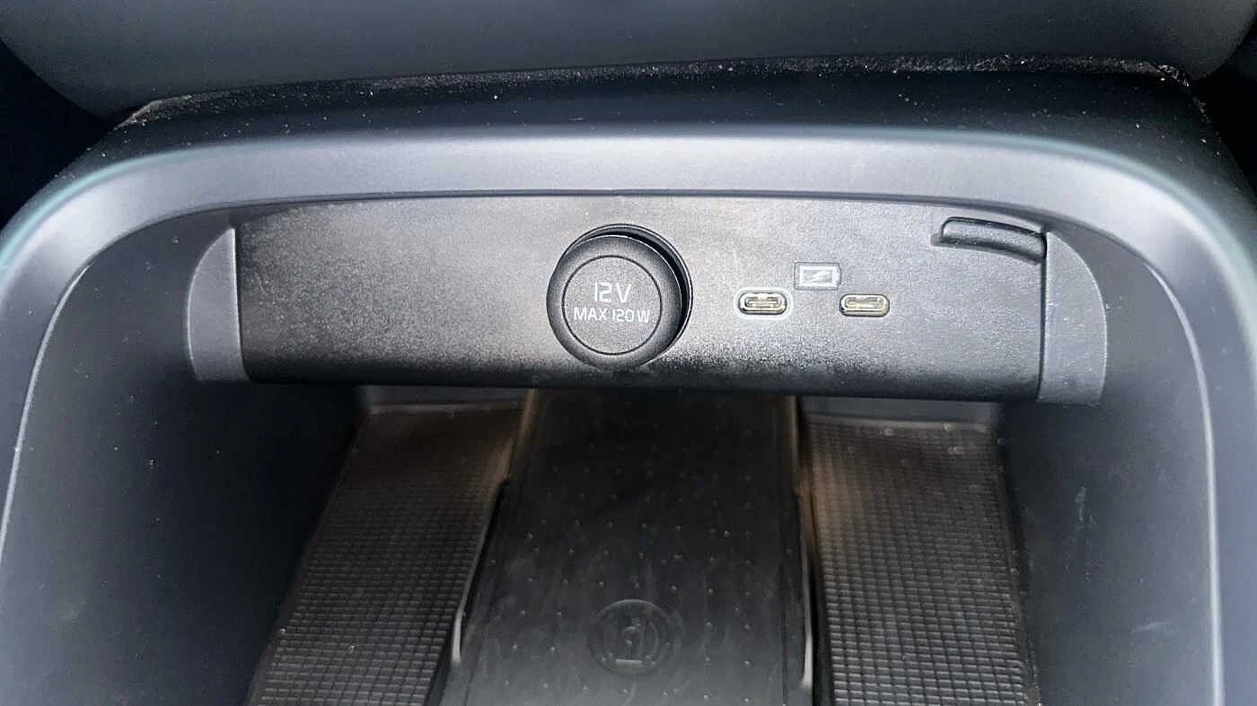 Volvo-EX40-image-29