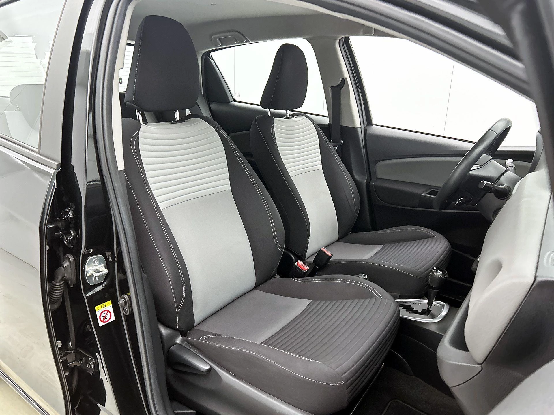 Toyota-Yaris-image-35