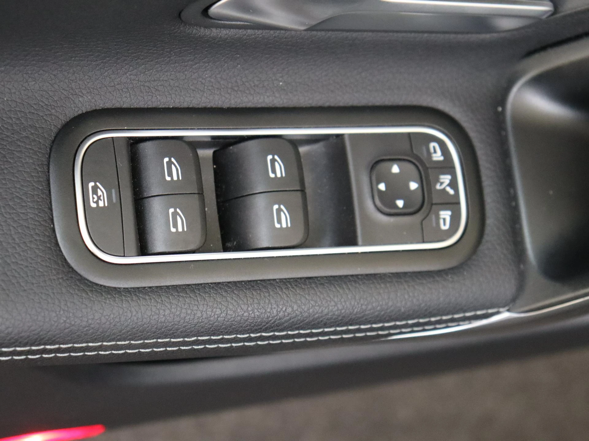 Mercedes-Benz-CLA-image-26