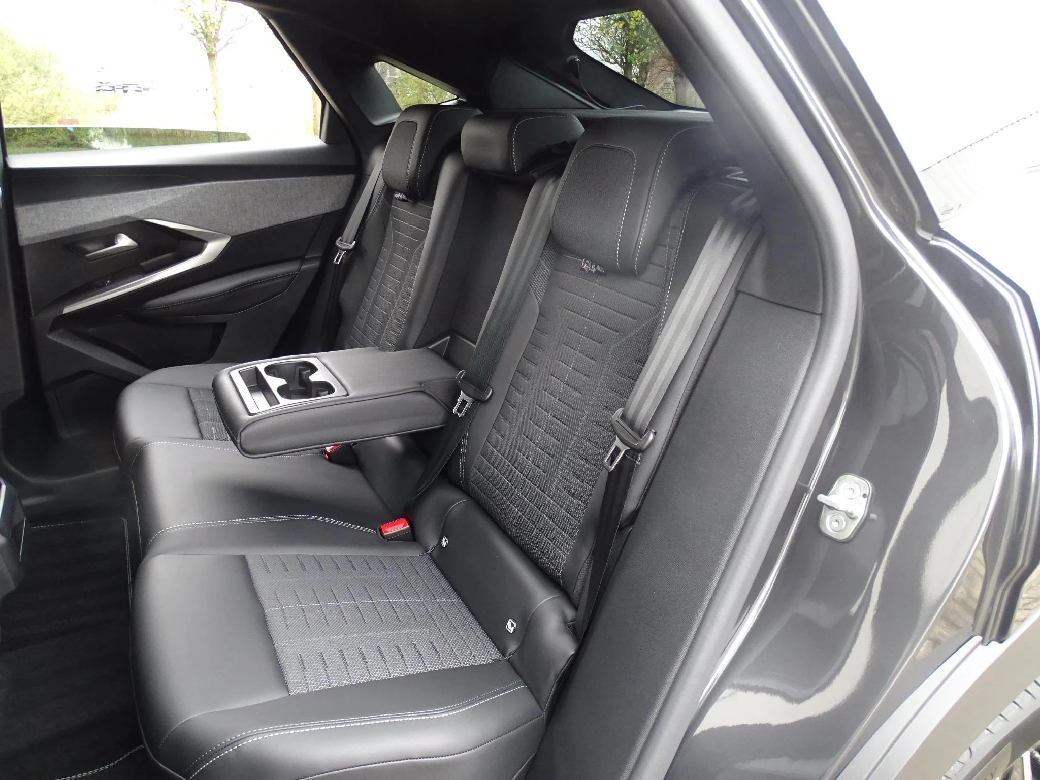 Peugeot 3008 1.2 HYBRID 145 e-DSC6 GT