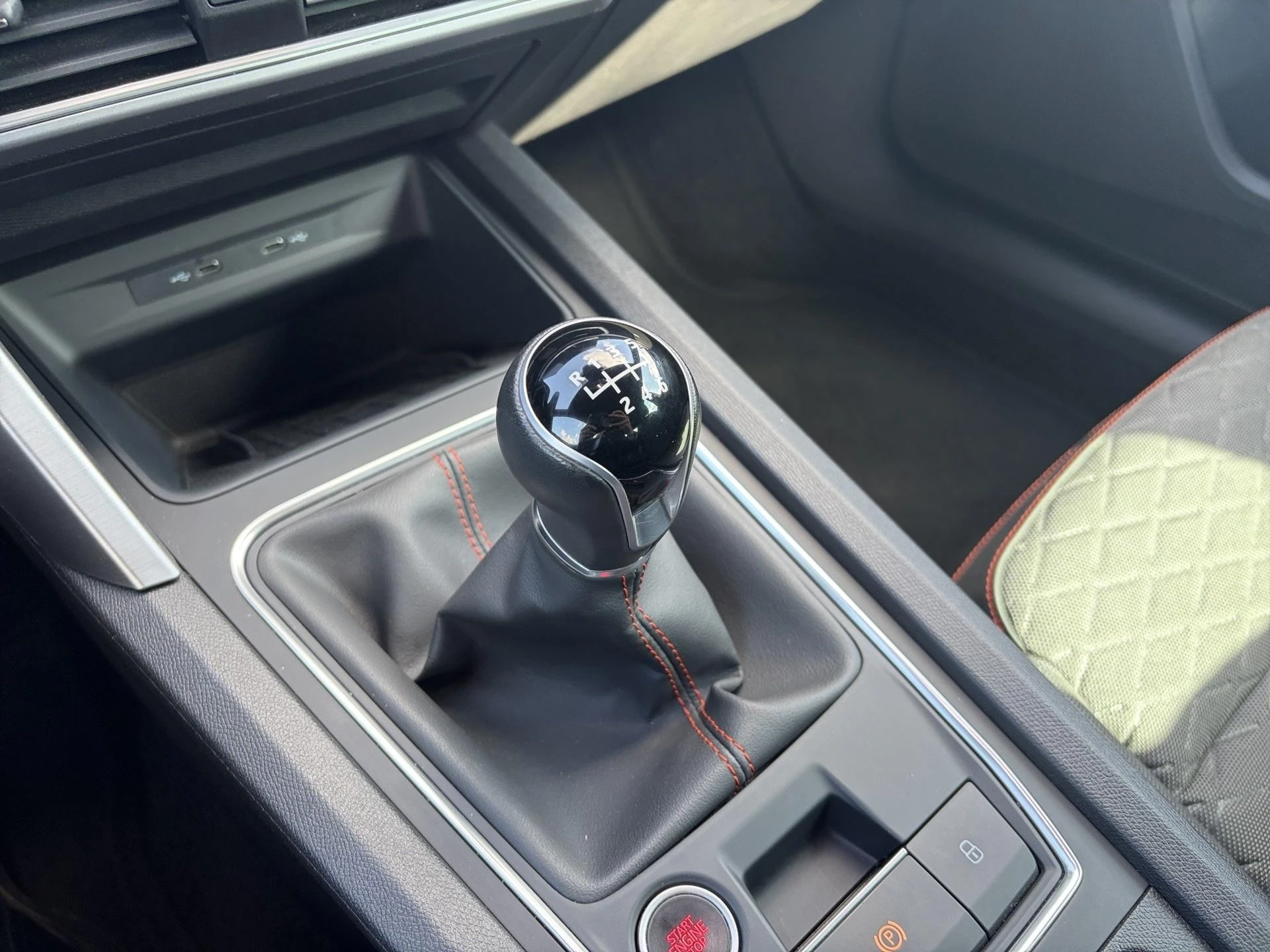 SEAT-Leon-image-13