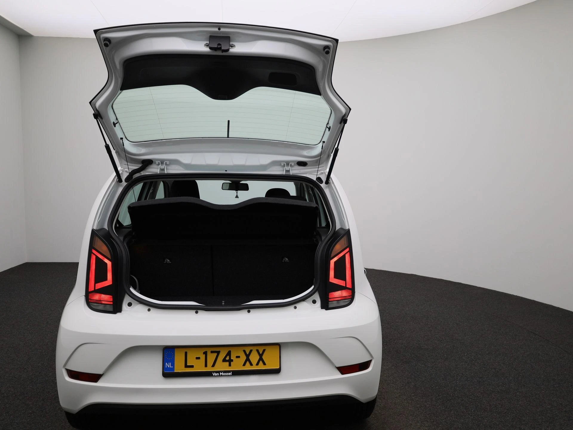 Volkswagen-up!-image-10