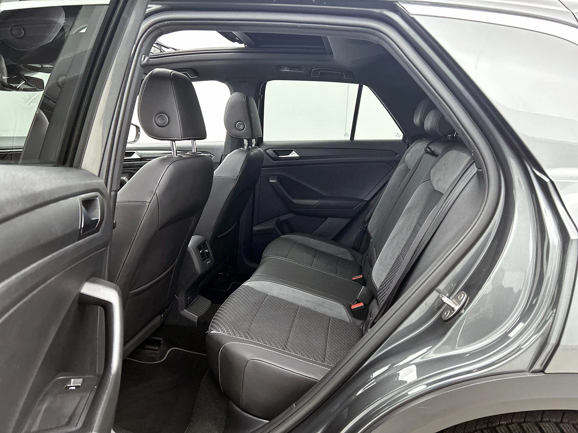 Volkswagen-T-Roc-image-25