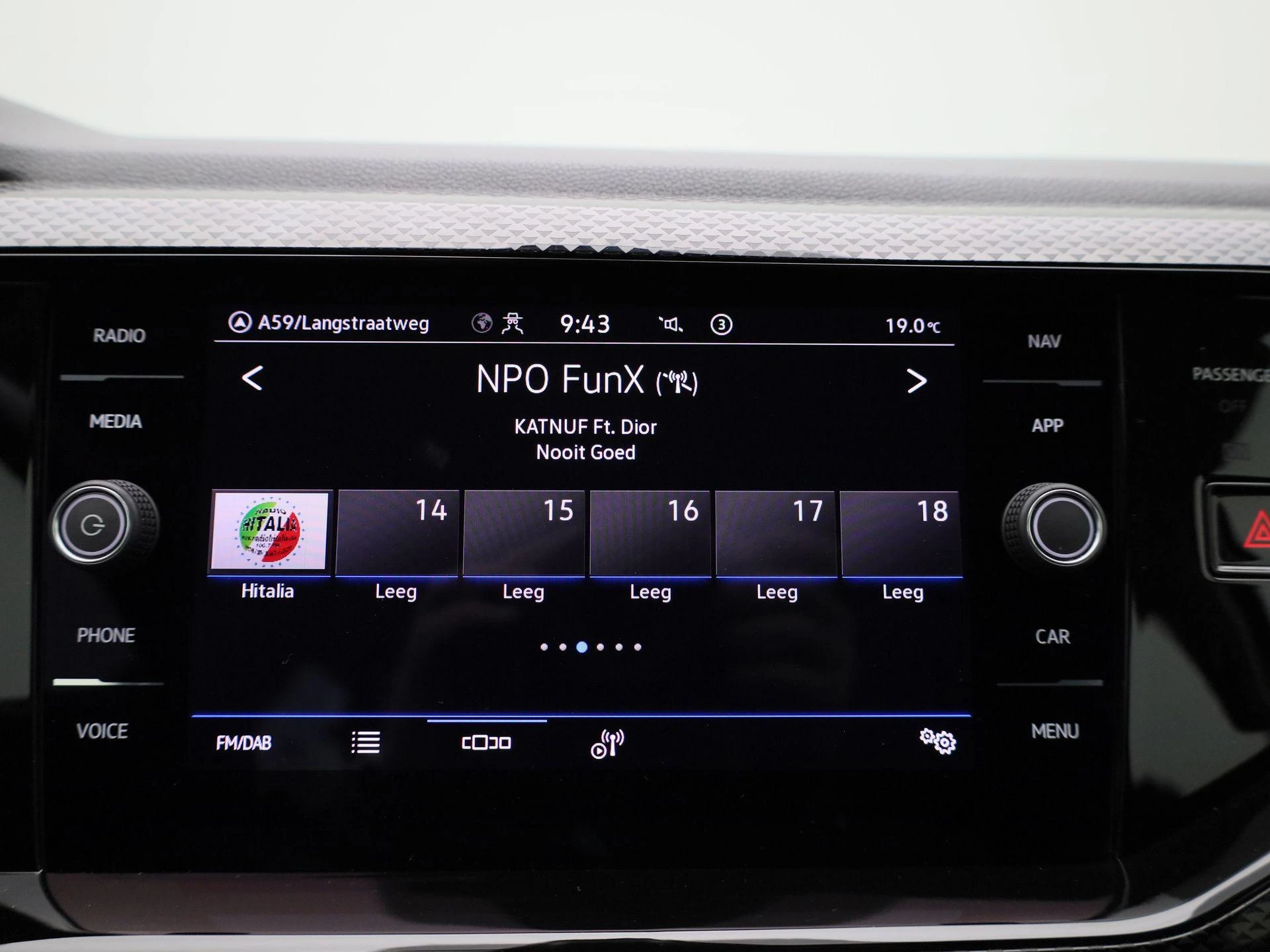 Volkswagen-Polo-image-14