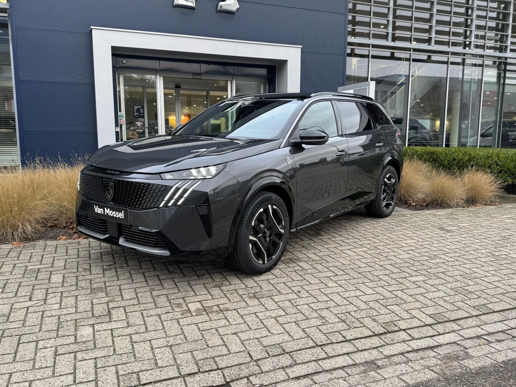 Peugeot-e-5008-image-2