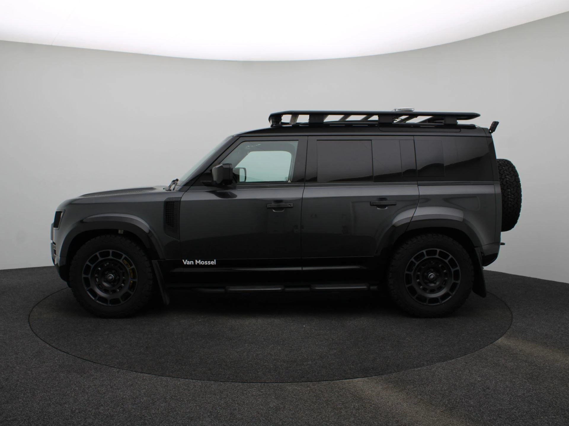 Land Rover-Defender-image-3