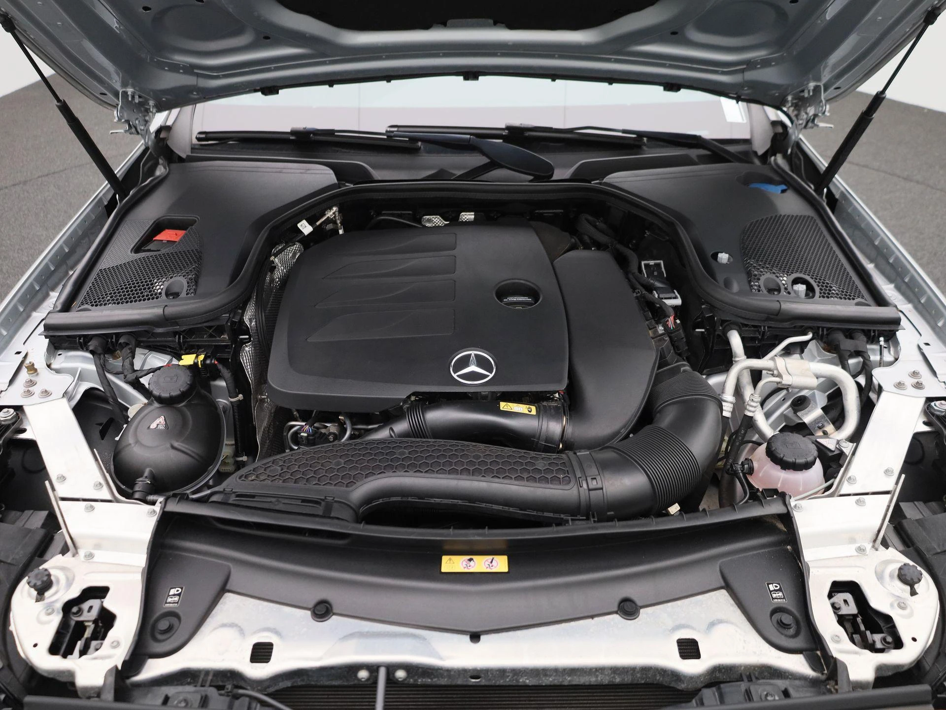 Mercedes-Benz-E-Klasse-image-43