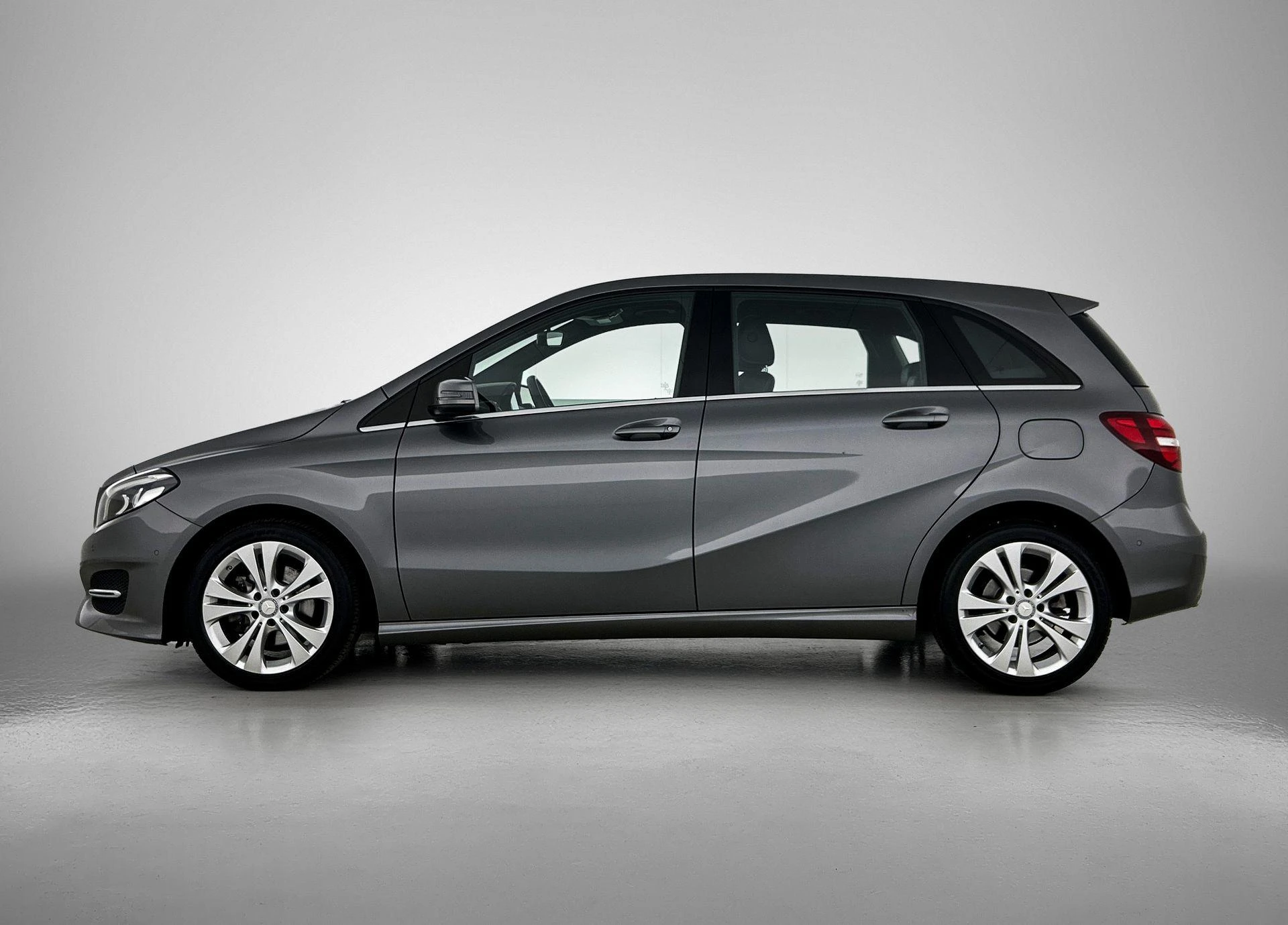 Mercedes-Benz-B-Klasse-image-1