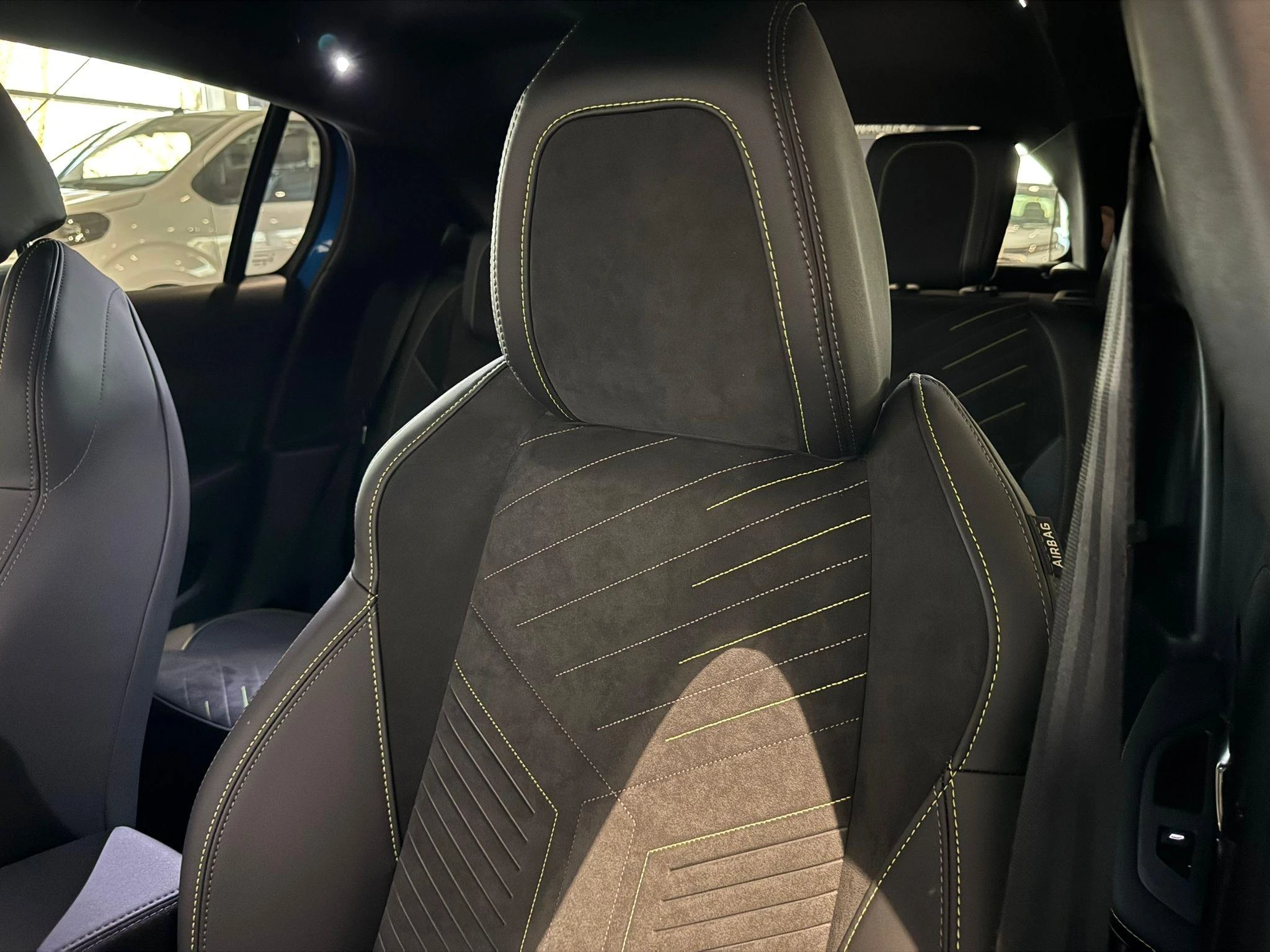 Peugeot-e-208-image-27