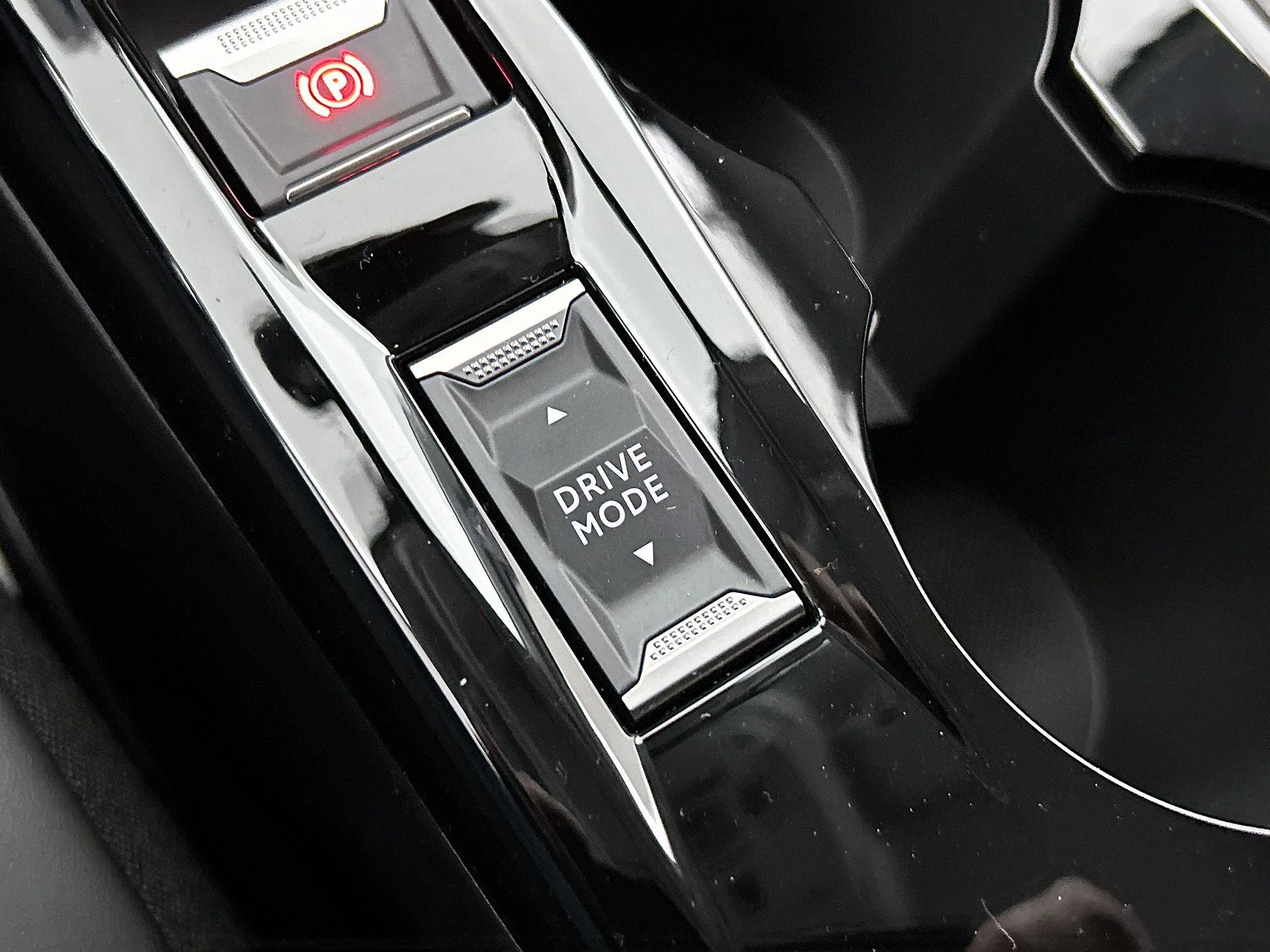 Peugeot 208 1.2 Hybrid 110 e-DCS6 Allure