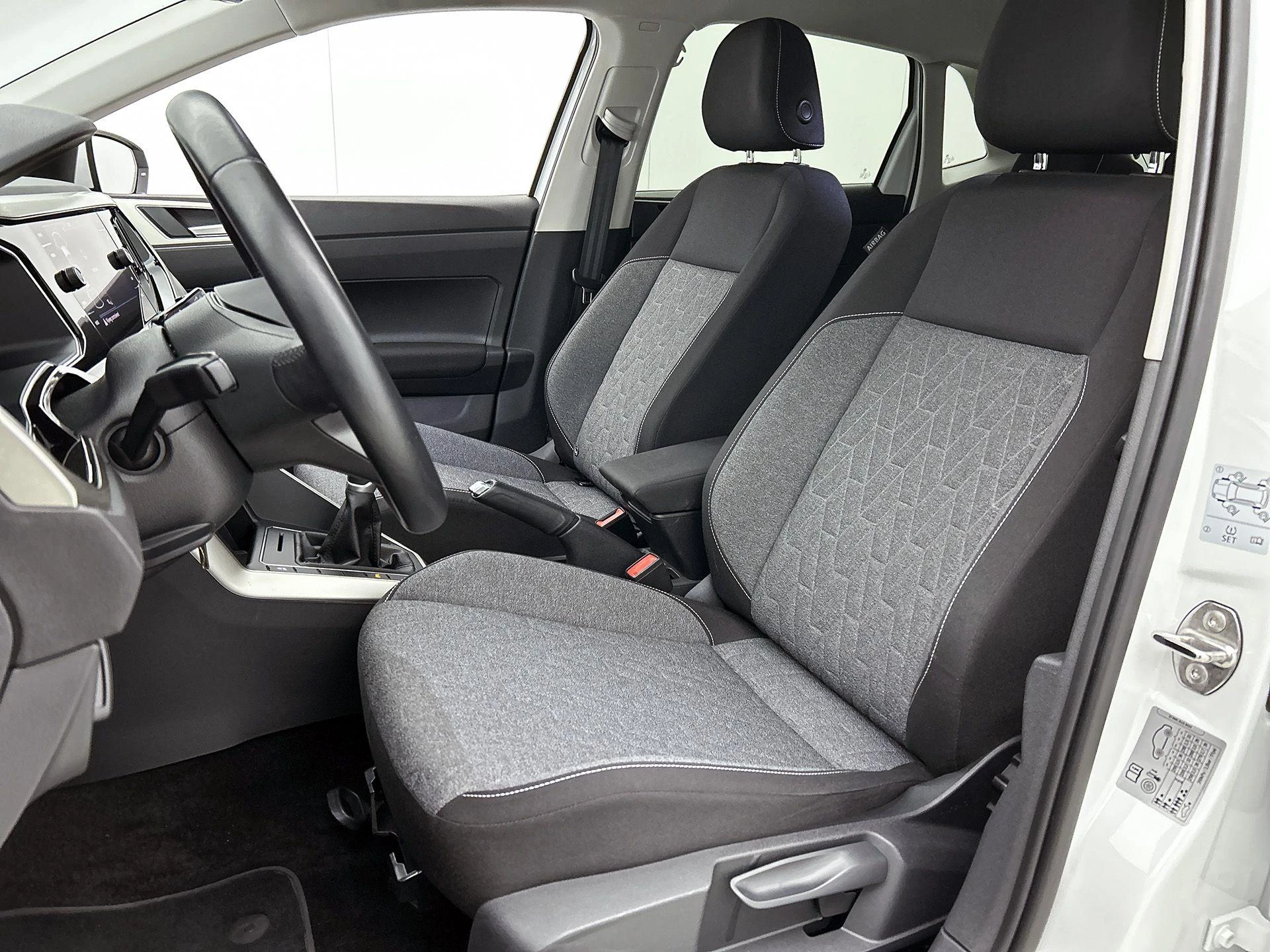Volkswagen-Polo-image-35