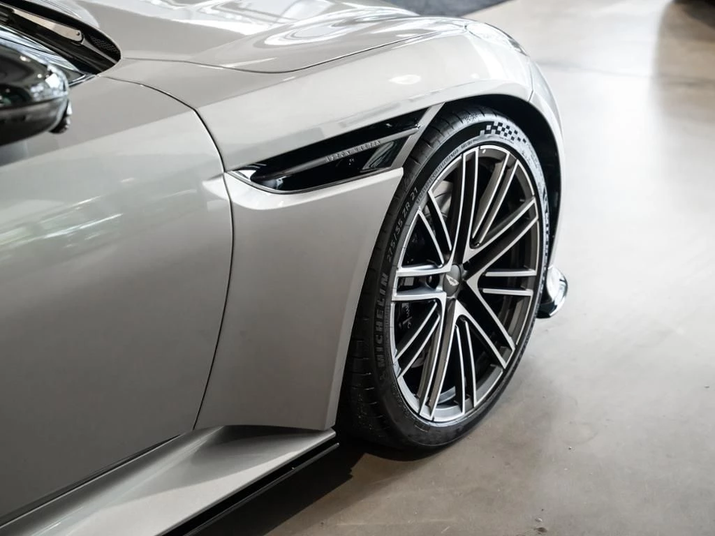 Aston Martin-DB12-image-8