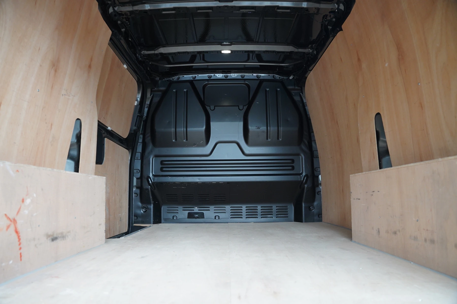 Volkswagen-Transporter-image-11