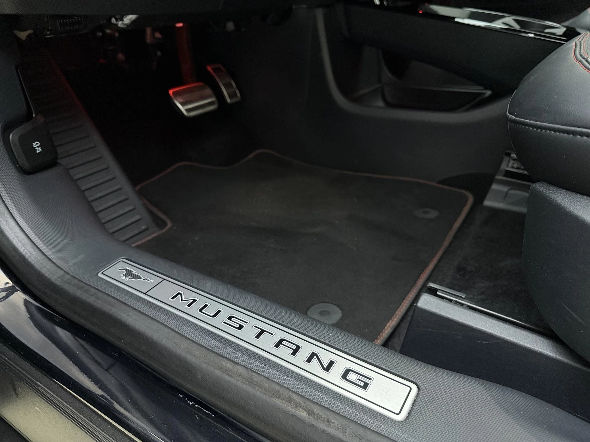 Ford-Mustang Mach-E-image-36