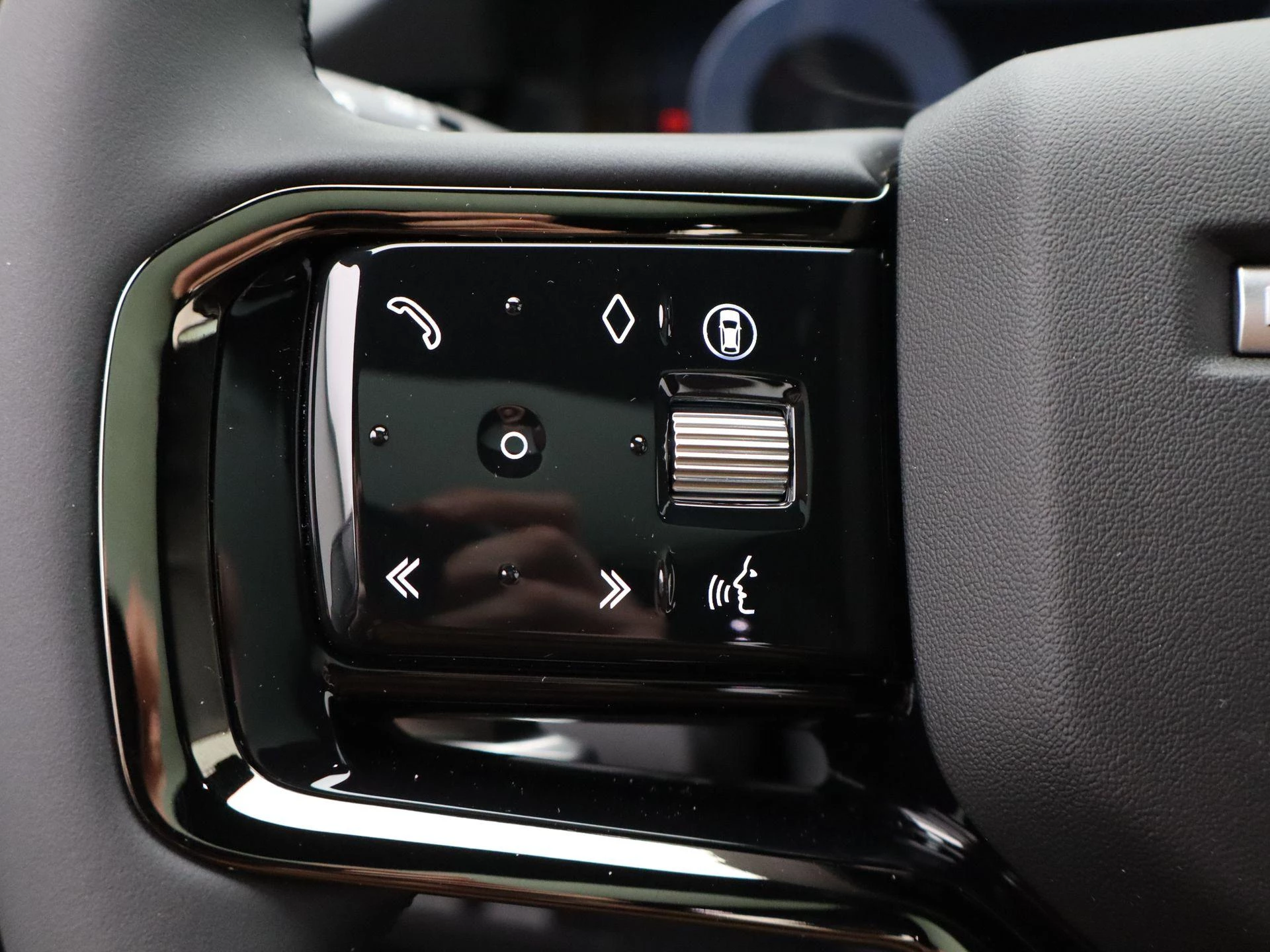 Land Rover-Range Rover Evoque-image-23