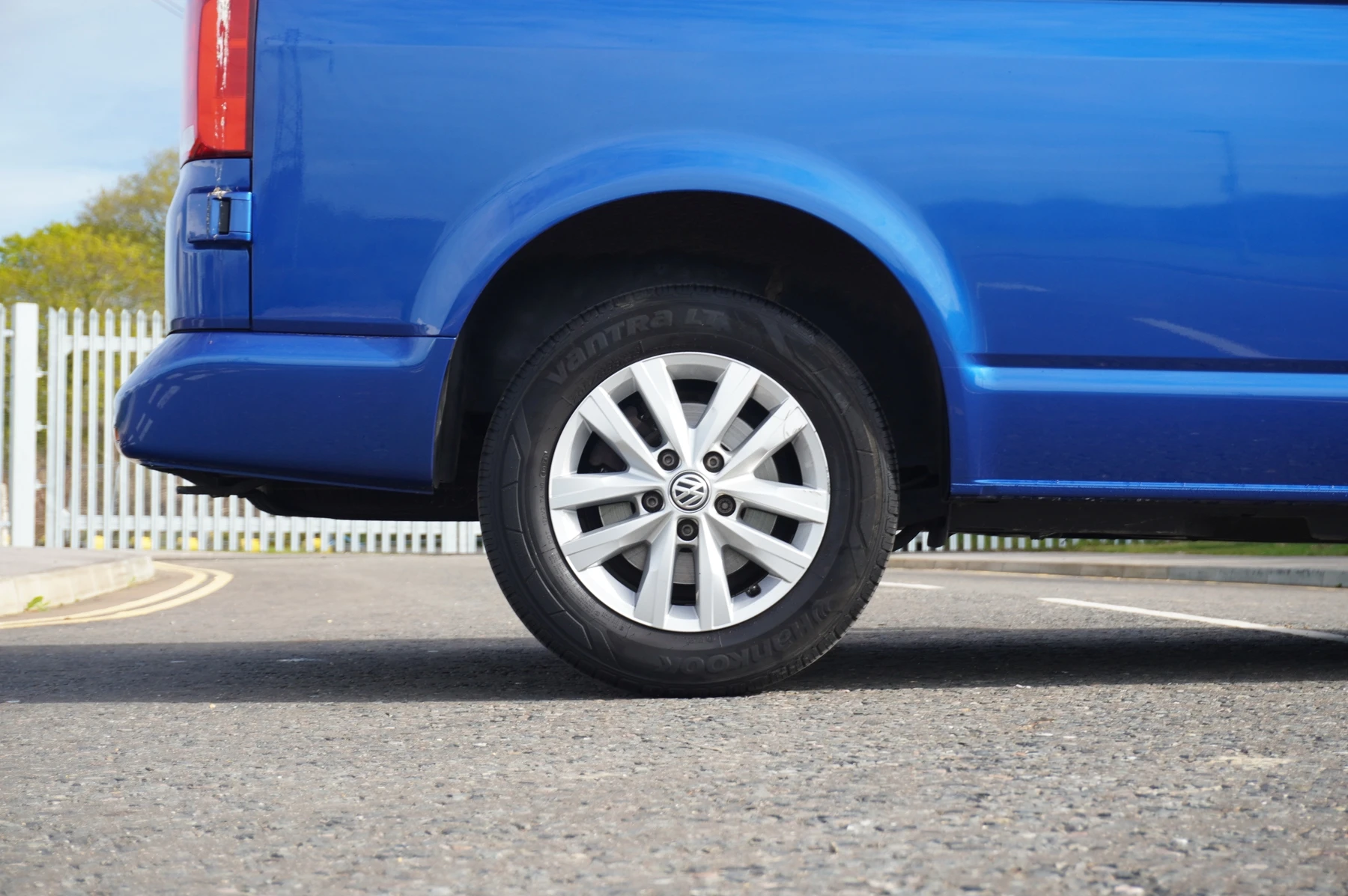 Volkswagen-Transporter-image-21