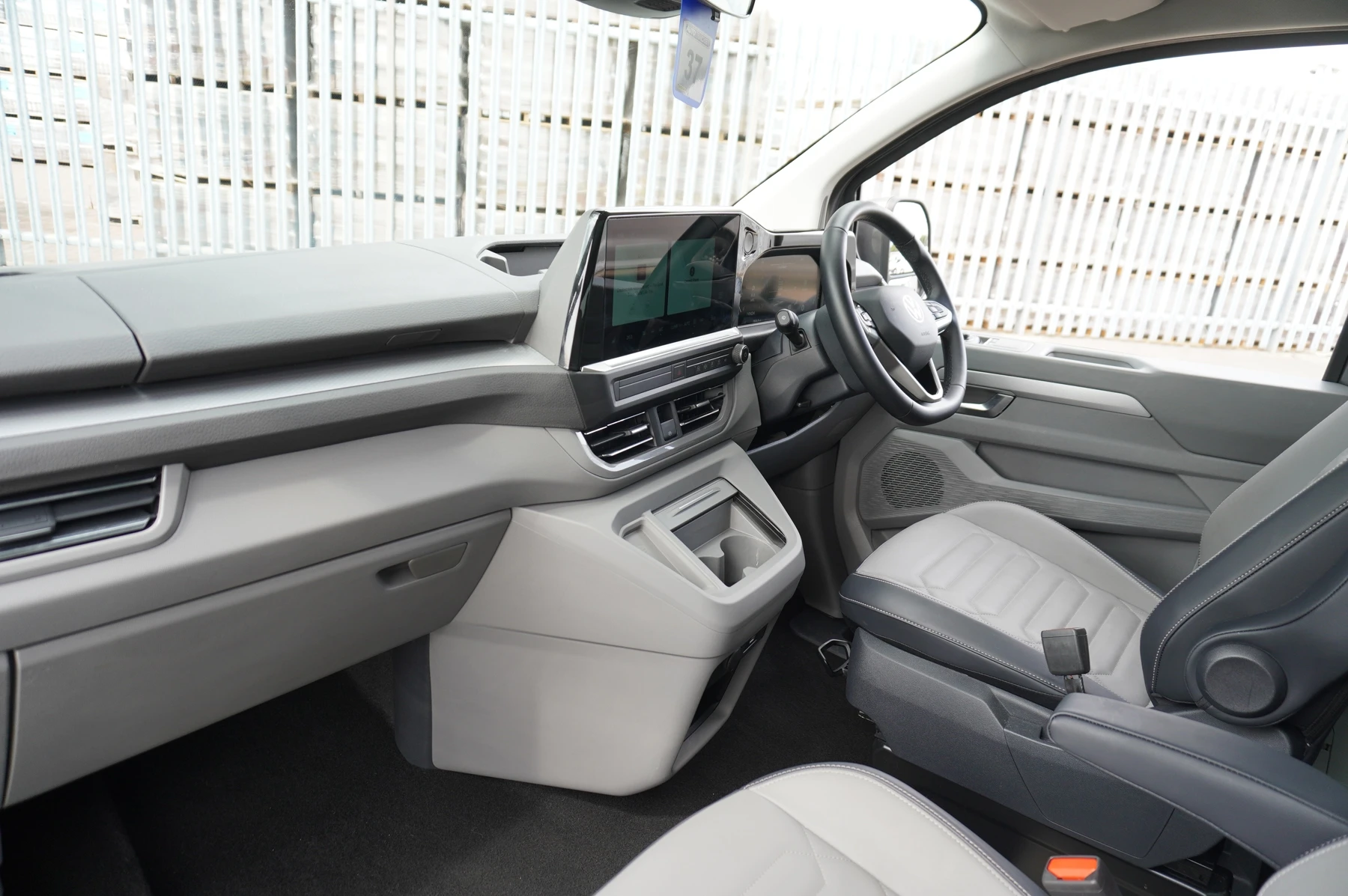 Volkswagen-Transporter-image-1