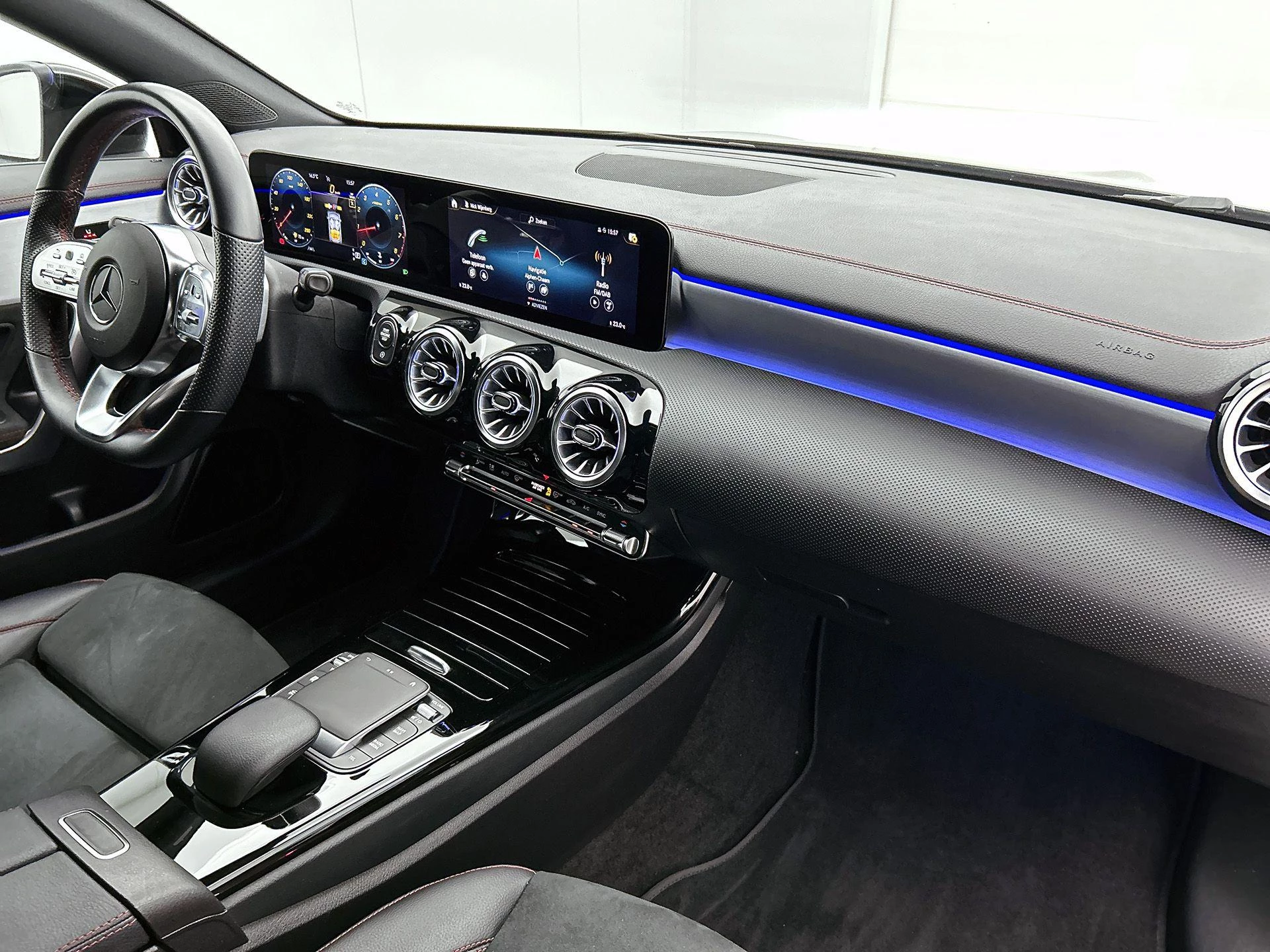 Mercedes-Benz-CLA-image-27