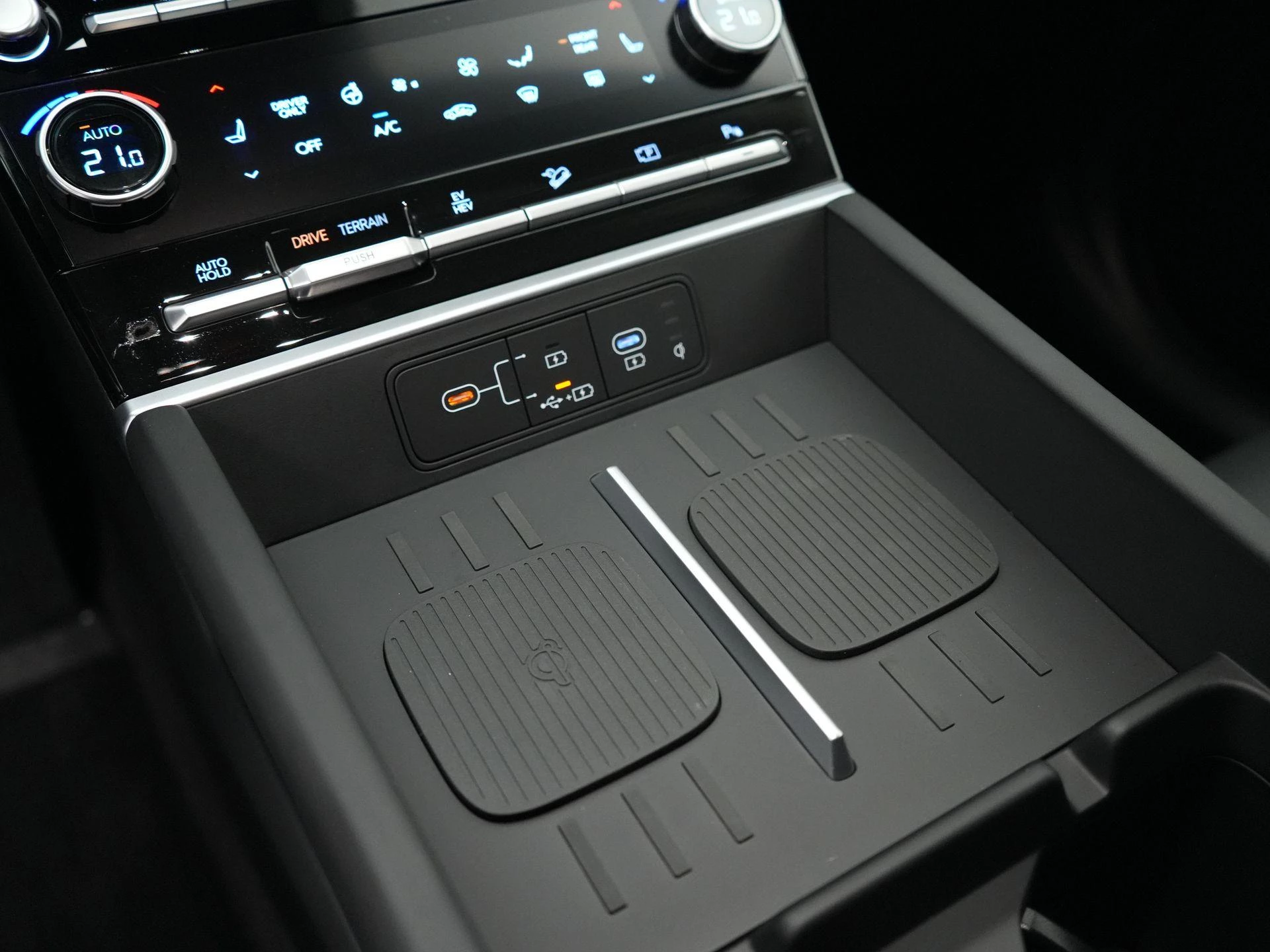 Hyundai-Santa Fe-image-17
