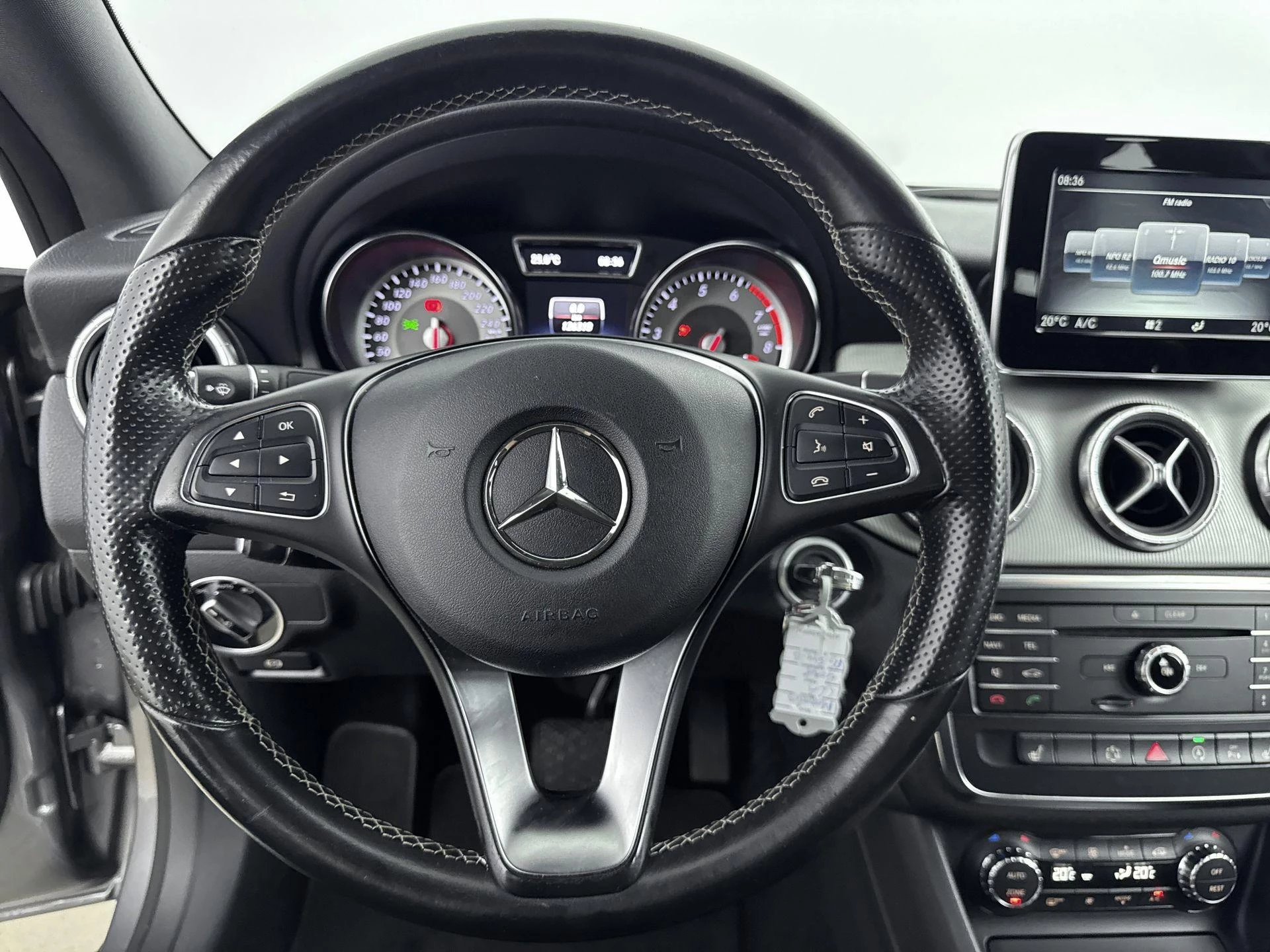 Mercedes-Benz-CLA-image-26