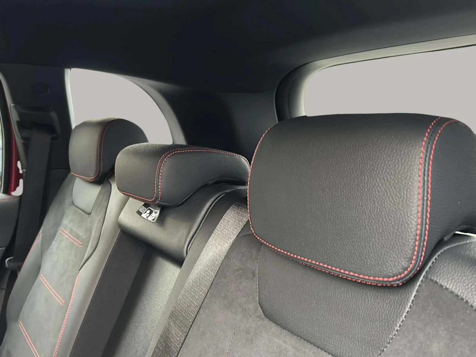 Mercedes-Benz-EQB-image-12