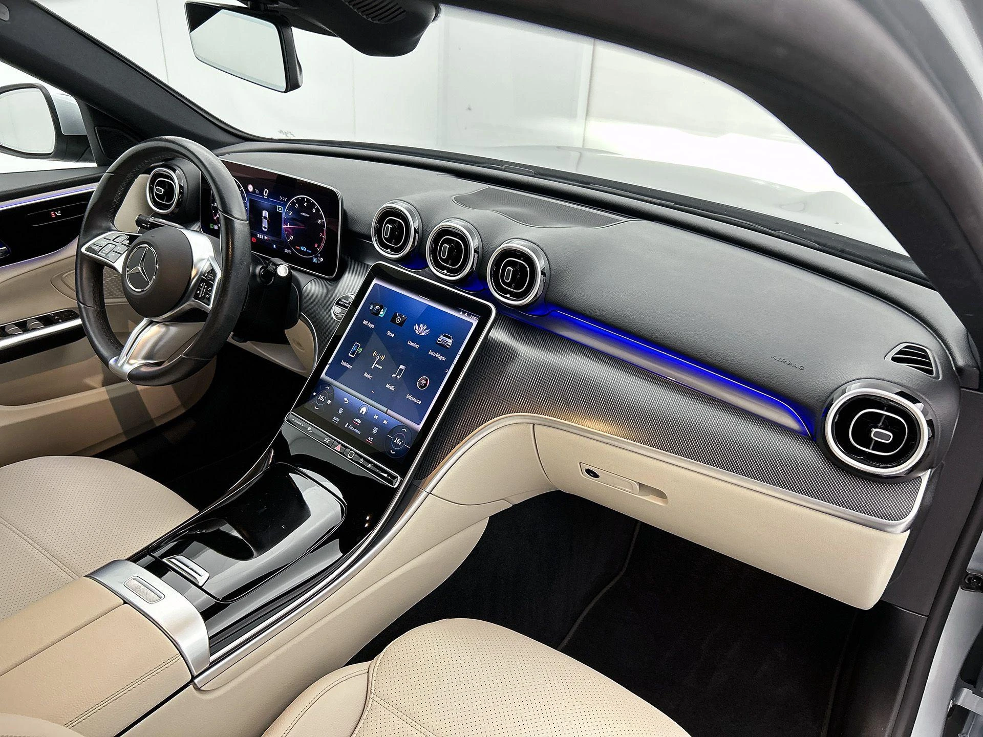 Mercedes-Benz-C-Klasse-image-18