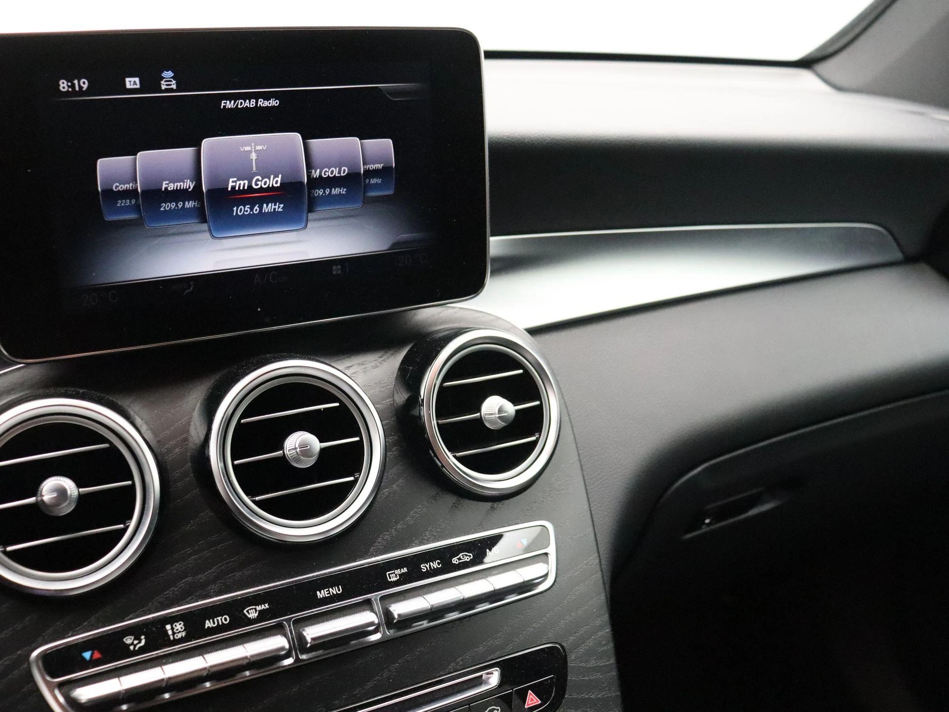 Mercedes-Benz-GLC-image-11