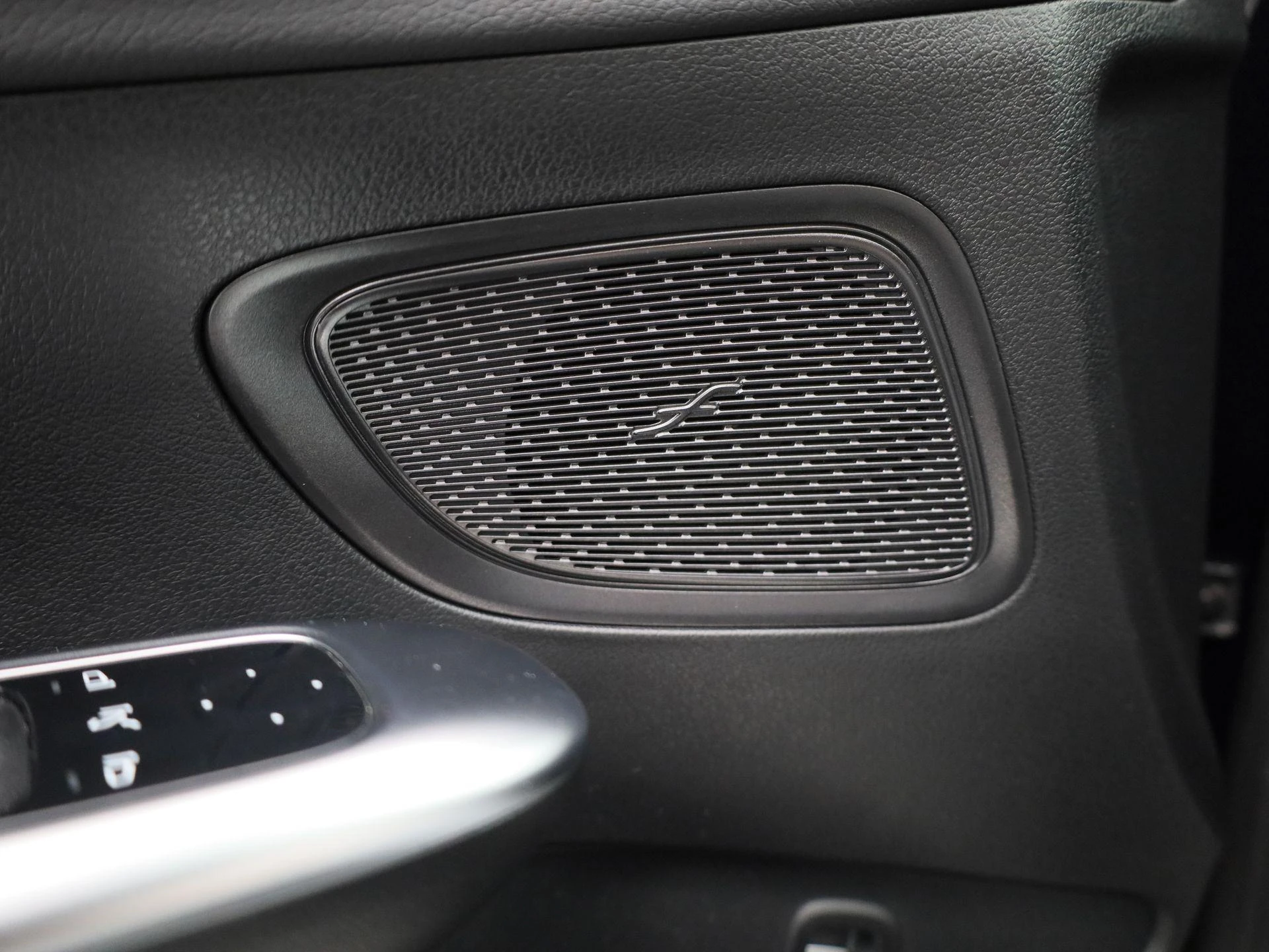 Mercedes-Benz-C-Klasse-image-26