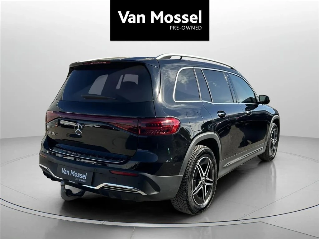 Mercedes-Benz-EQB-image-4