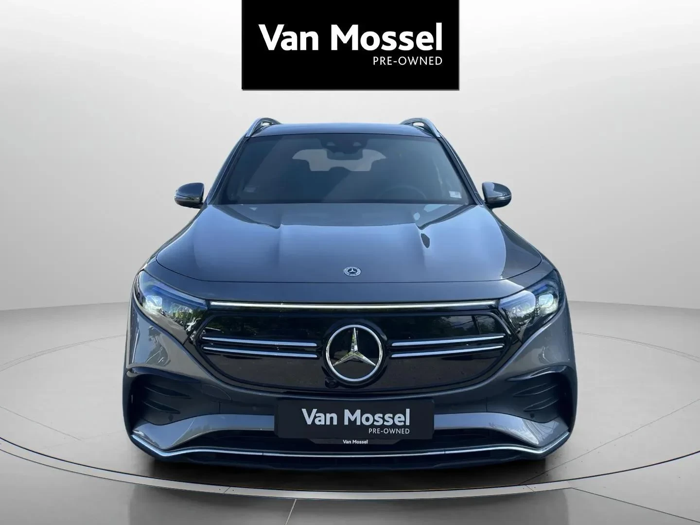 Mercedes-Benz-EQB-image-1