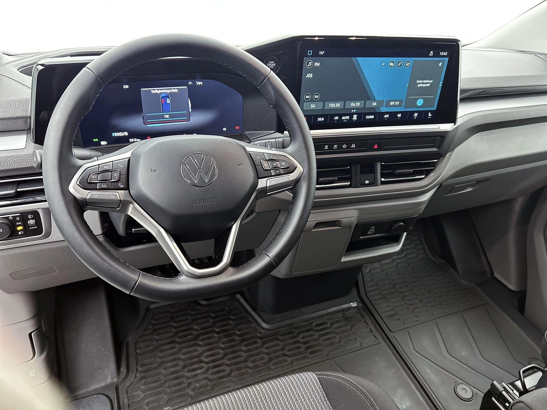 Volkswagen-e-Transporter-image-25