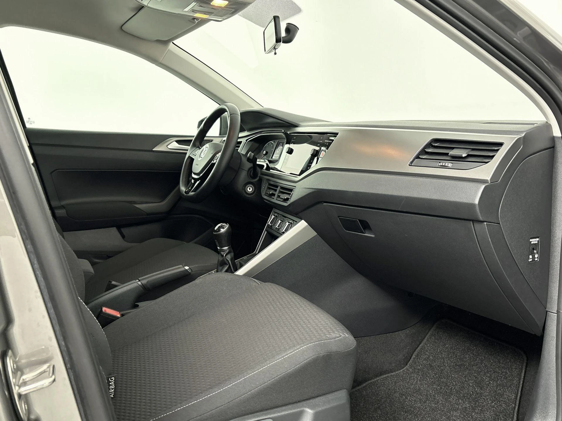 Volkswagen-Polo-image-6