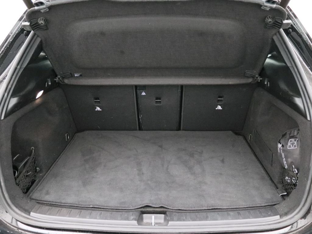 Mercedes-Benz-GLA-image-14