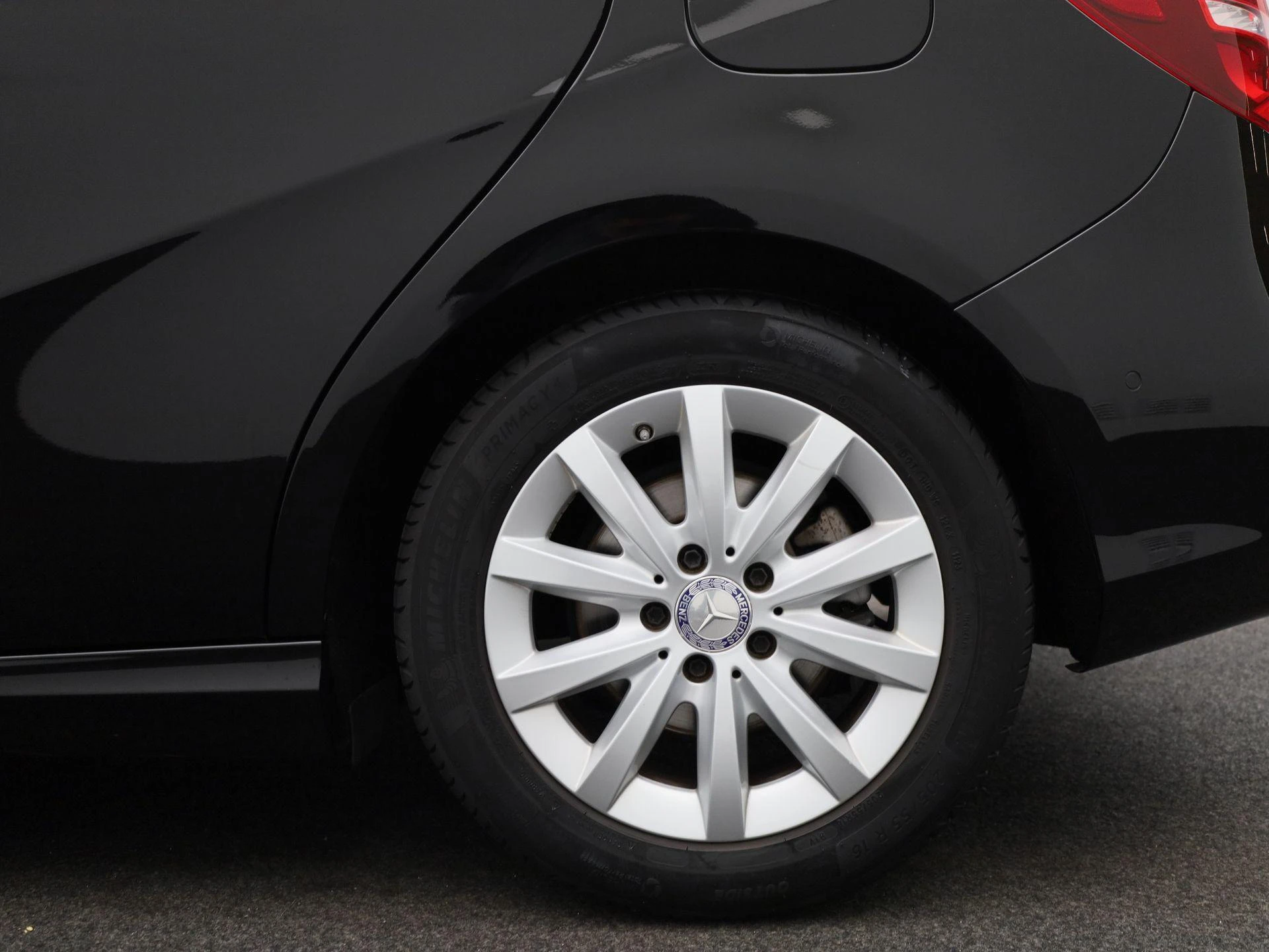 Mercedes-Benz-B-Klasse-image-12