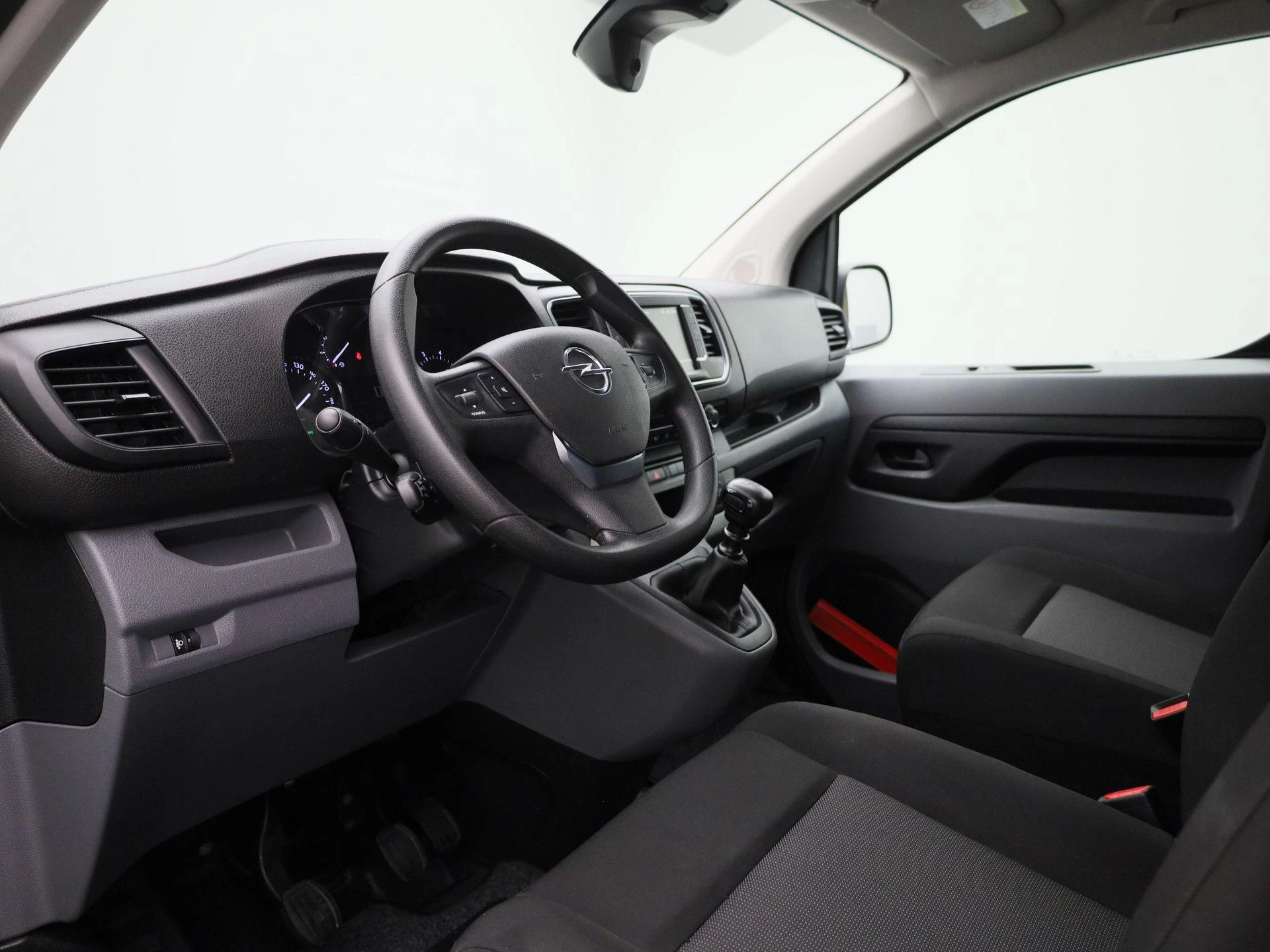 Opel-Vivaro-image-30