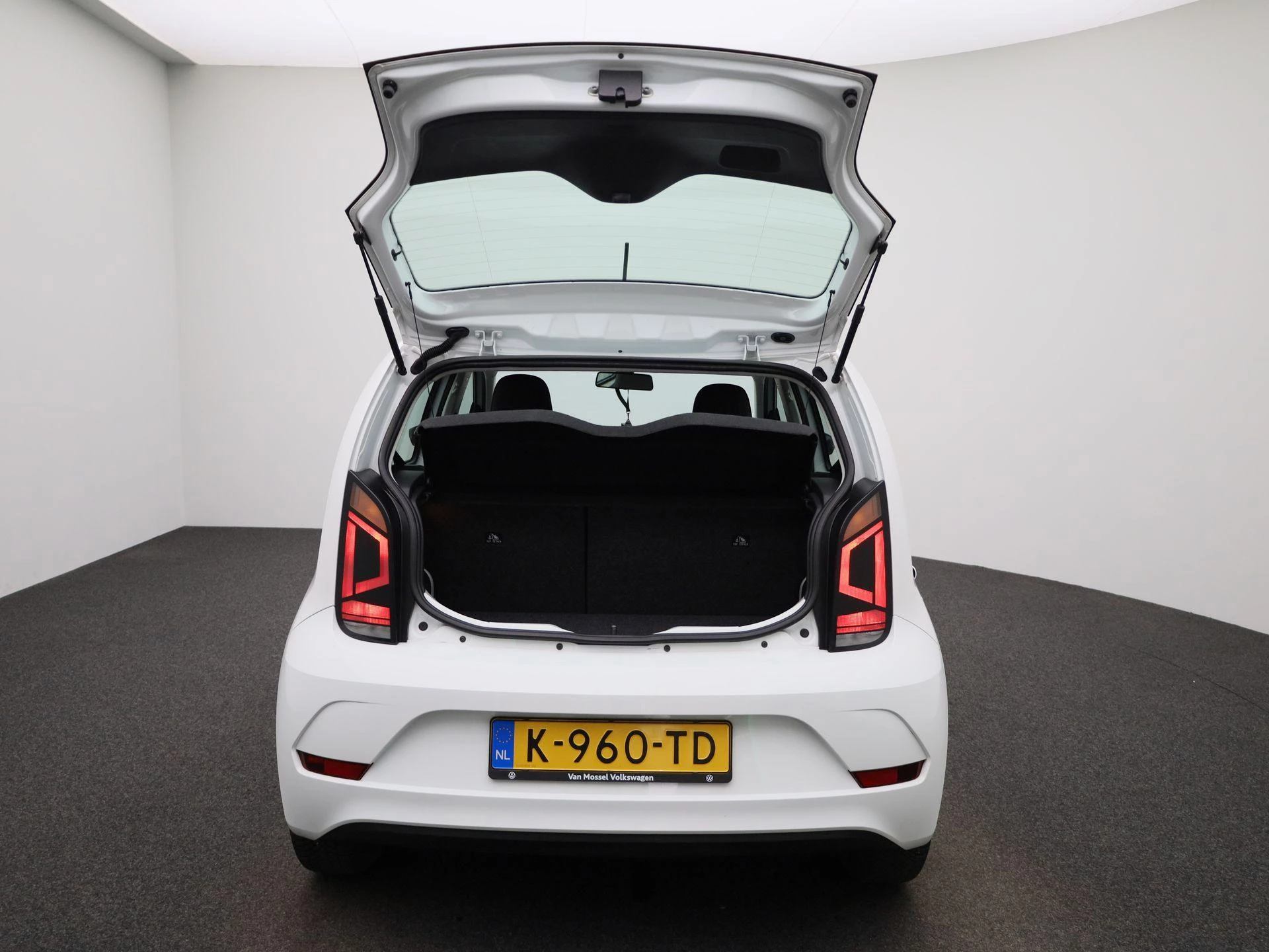 Volkswagen-up!-image-10