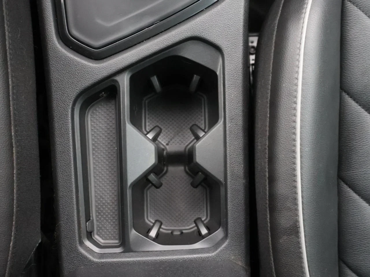 Volkswagen-Tiguan-image-16