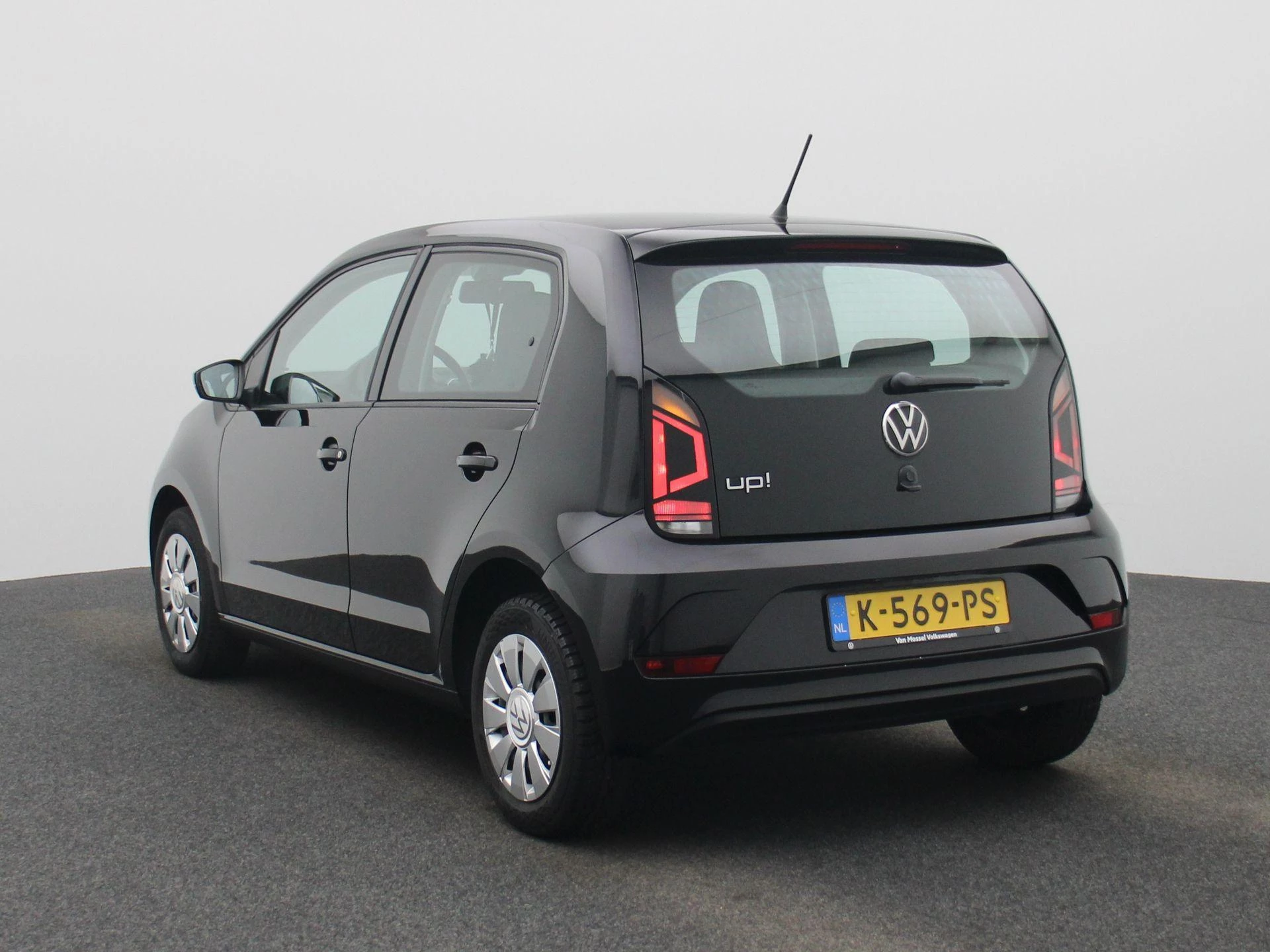 Volkswagen-up!-image-1