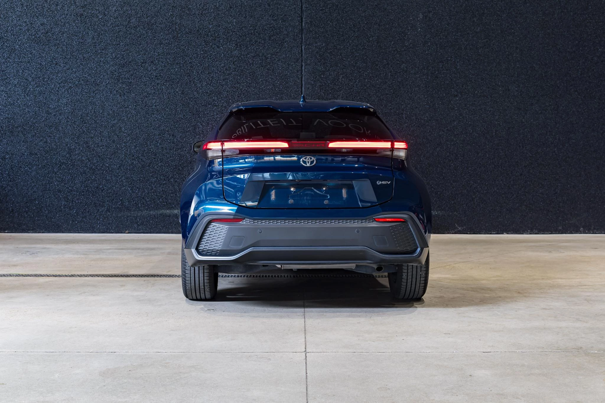 Toyota C-HR 1.8 VVT i-Hybrid C-Lub Mono-Tone E-CVT